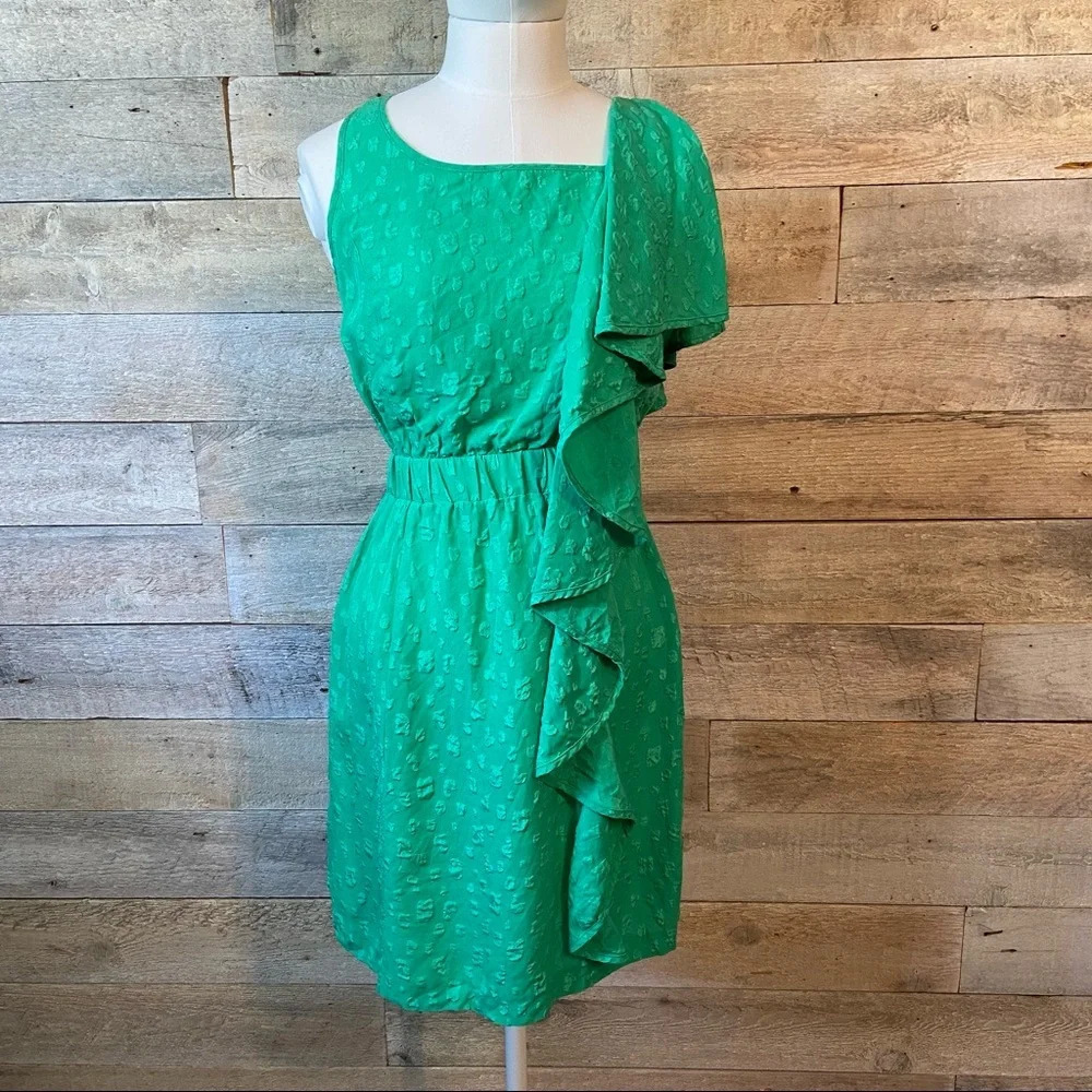 Cynthia Steffe women's green 100% silk ruffled dress in size 2